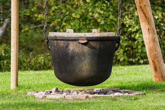 Cast iron cooking caldron for a large number of people