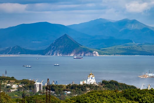 Urban landscape with views of the city and Nakhodka Bay.