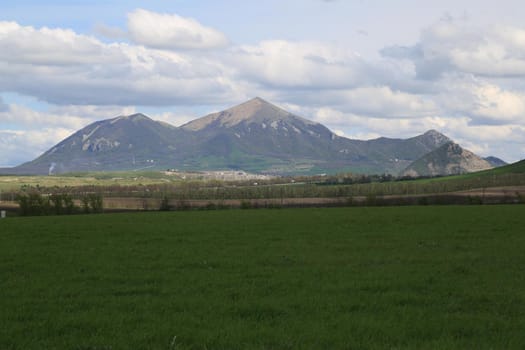 Beautiful natural landscape with green vegetation and mountains in the background.