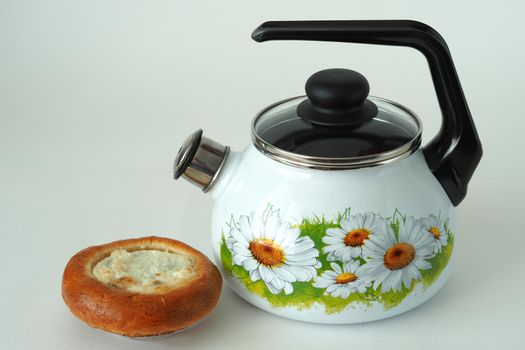 Beautiful dishes. An enamelled kettle with a whistle and a transparent lid, drawing.