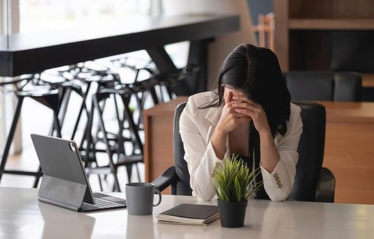 Businesswoman get stressed and headache while having a problem