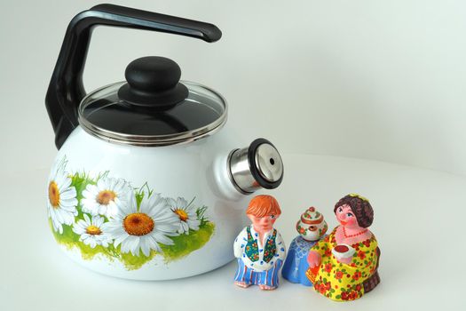 Beautiful dishes. An enamelled kettle with a whistle and a transparent lid, drawing.