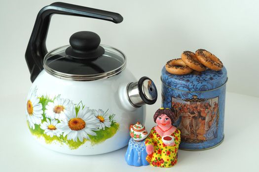 Beautiful dishes. An enamelled kettle with a whistle and a transparent lid, drawing.