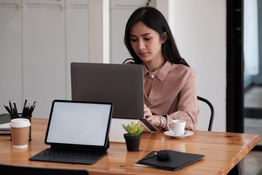 Young asian business woman working on laptop in office