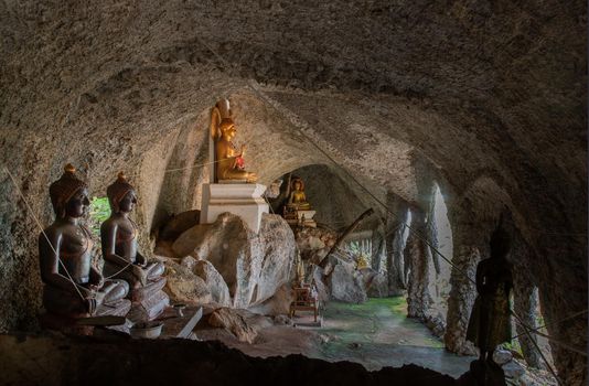 The buddha image within Sumangklo Cave and it is the oldest and limestone cave temples at Lampang Province. No focus, specifically.