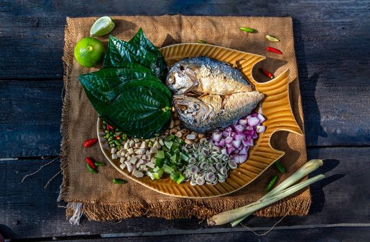 Thai Traditional Food : Fried mackerel served with fresh vegetable and herb, This food is thai food call Meuang Mackerel (Maing-Pla-too) menu.