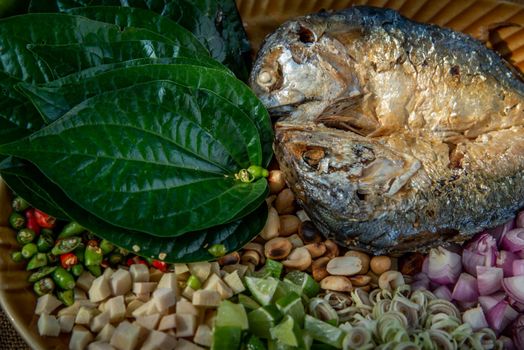 Thai Traditional Food : Fried mackerel served with fresh vegetable and herb, This food is thai food call Meuang Mackerel (Maing-Pla-too) menu.