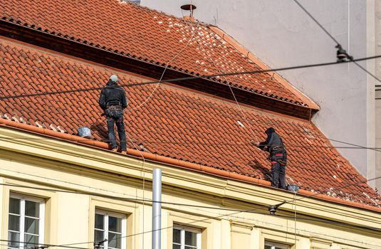 repair of the roof of a town house. Work at heights.