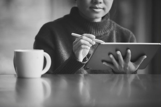 Women working with tablets online, Photo black and white filter