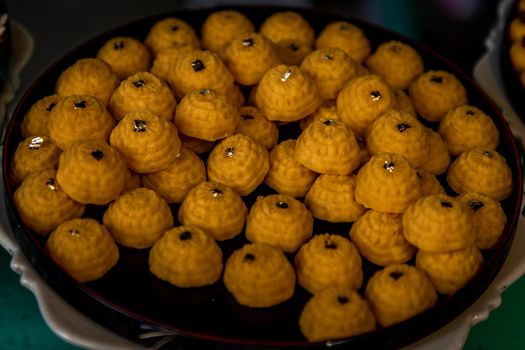 Thai dessert, Royal Thai cuisine : Khanom Dara Thong or Thong Eak krajang, Most famous of nine auspicious desserts in Thai tradition, made from yolk, wheat flour and edible gold.