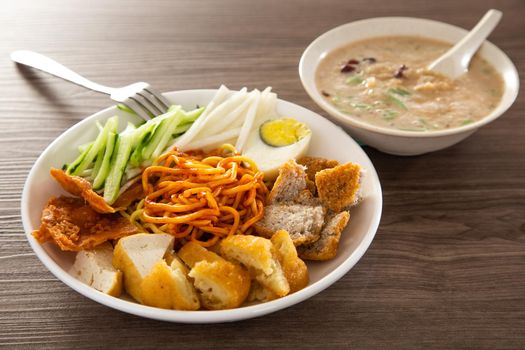 Mee Rojak is Malaysia Indian food of noodle with peanut sauce. One of very famous food in asia.