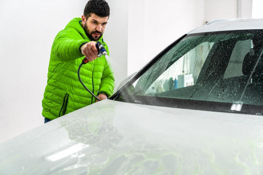 wash cars with high pressure water.