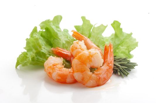 Roasted shrimps with lettuce and rosemary