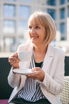 Senior businesswoman having coffee break in cafe