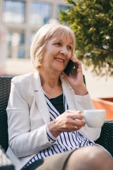 Senior businesswoman having coffee break in cafe