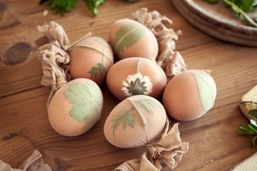Preparation of Easter eggs for dyeing with onion peels with a pattern of fresh herbs