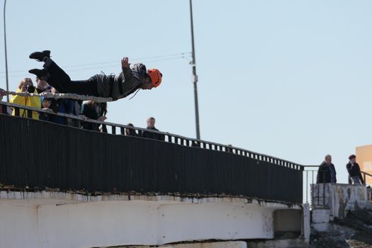 Russia, Nizhny Novgorod, Fedorovsky embankment 04.10.2021.Jump from a bridge with rope, roipjamping. High quality photo