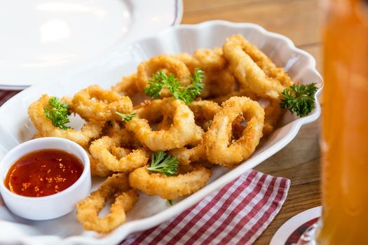 Calmar rings with tomato sauce and beer