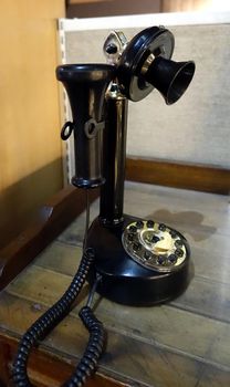 Photo of an antique black telephone dating from the early 1900s