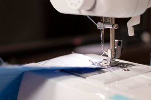 Sewing machine worked by a seamstress