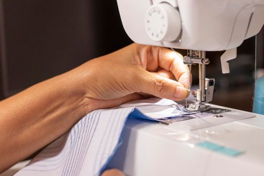 Sewing machine worked by a seamstress