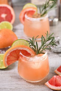  Cocktail pink Palomas fresh lime and rosemary combined with fresh grapefruit juice and tequila. A festive drink is ideal for brunch, parties and holidays.
