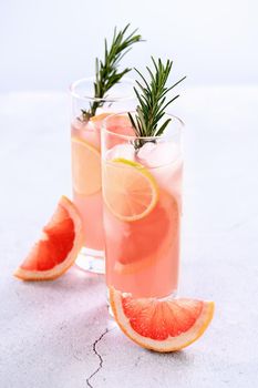 Fresh lime and rosemary in combination with fresh grapefruit juice and tequila. This cocktail is full of vibrant citrus flavors and aromatic herbs, showcasing the best of winter seasonal fruits.