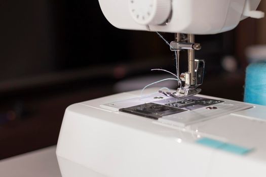 Sewing machine worked by a seamstress