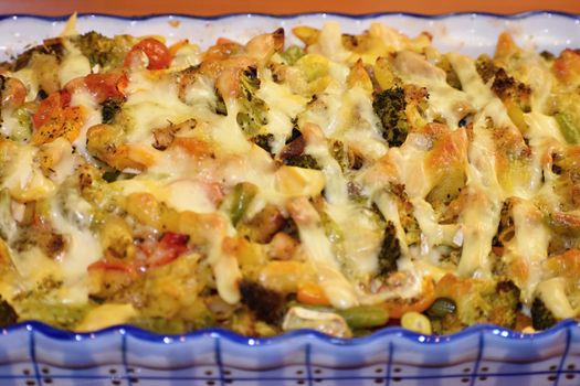Baked pasta with ham and cheesy