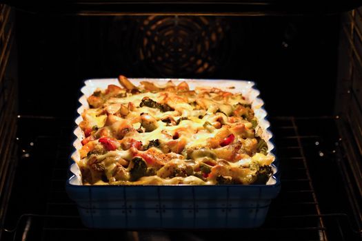 Baked pasta with ham and cheesy