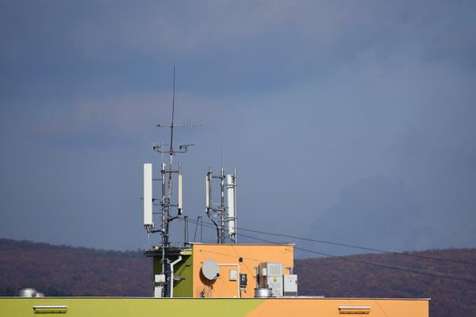 Various antennas on the roof.
