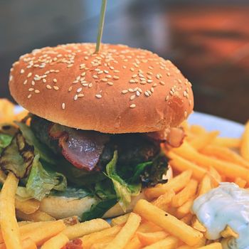 Hamburger with fries. 