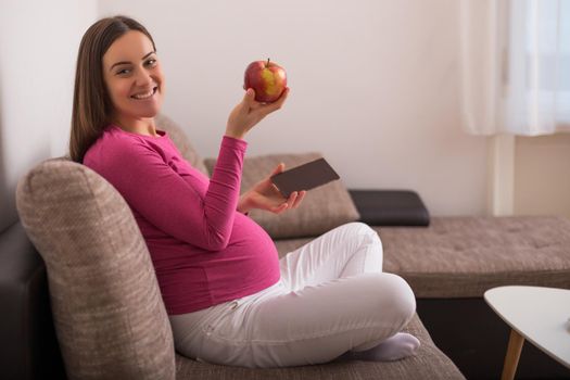 Pregnant woman  decided to eat healthy.