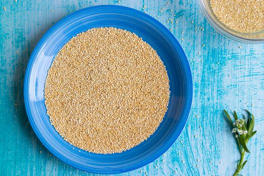 Uncooked quinoa grains inside blue plate