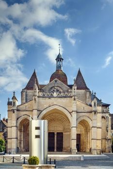 Basilique Notre-Dame de Beaune (basilica Our Lady) is a canonical ensemble dating from the second half of the twelfth century located in Beaune, France