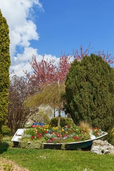 Flower bed placed in a boat in Tournus, France