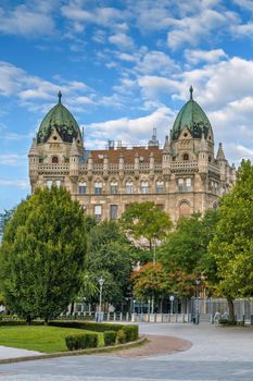 Swabian commercial apartment building on Liberty Square, Budapest, Hungary