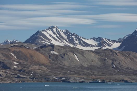 Mountains, glaciers and coastline landscape close to a village called "Ny-Ålesund" located at 79 degree North on Spitsbergen.