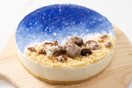 Summer theme no baked ocean blue cheese cake with chocolate seashells decoration