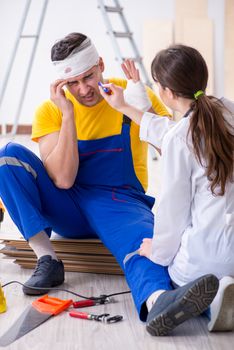 Worker with injured head and doctor