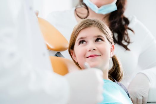 Dentist trearing child in his surgery, there is no need to drill a tooth