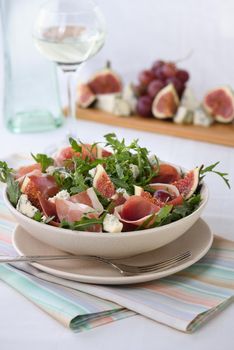 Arugula salad with Parma ham, blue cheese, figs, grapes