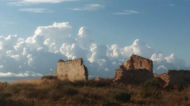 Abandoned house in the countryside in Alicante