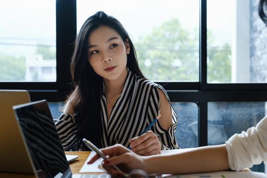 University students help friends tutoring to prepare for final exam