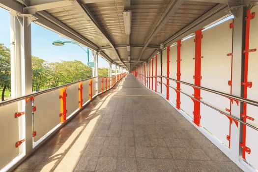 The corridor in Bangkok connects the skytrain, public transportation.