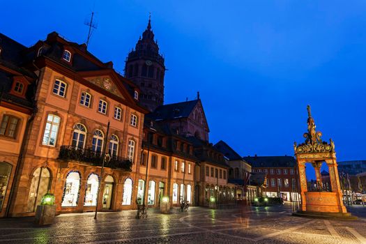 Mainzer Dom St.Martin and Market Well. Mainz, Rhineland-Palatinate, Germany.