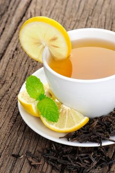 a cup of lemon tea with sliced lemon