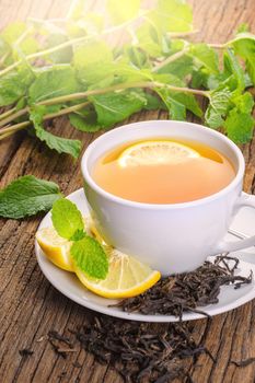 a cup of lemon tea with sliced lemon