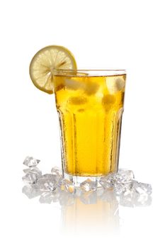 iced lemon tea with sliced lemon