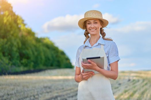 Woman farmer straw hat smart farming standing farmland smiling using digital tablet Female agronomist specialist research monitoring analysis data agribusiness Caucasian worker agricultural field